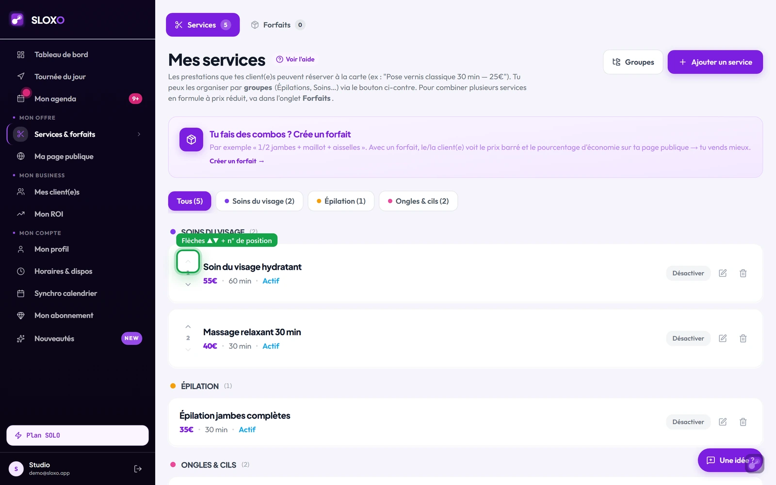 La liste des services groupée (onglet Tous), avec la colonne de réordonnancement ▲ / n° / ▼ à gauche de chaque service