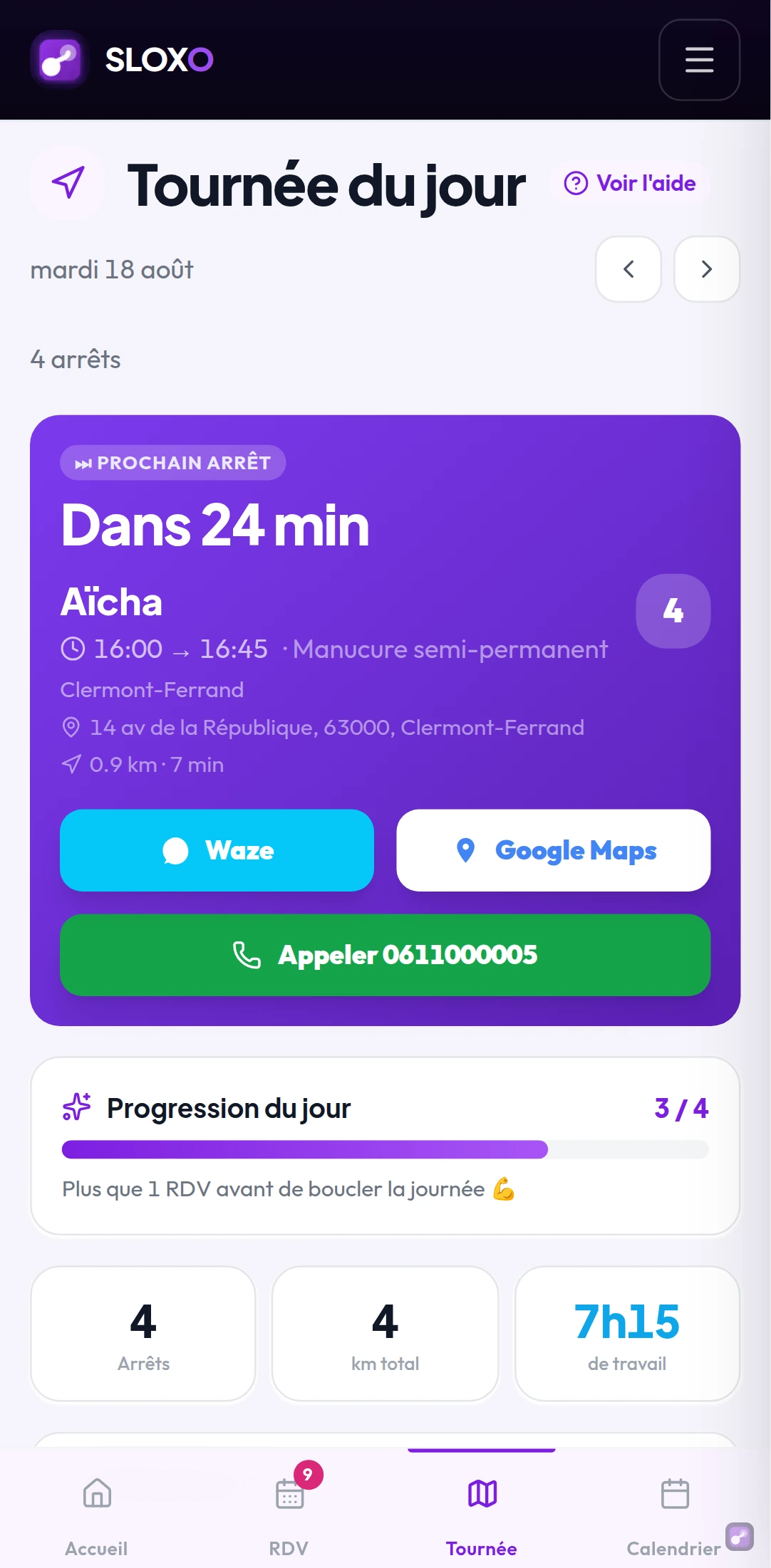 Le détail d'un trajet sur téléphone : 0,9 km et 7 minutes annoncés avant le prochain rendez-vous