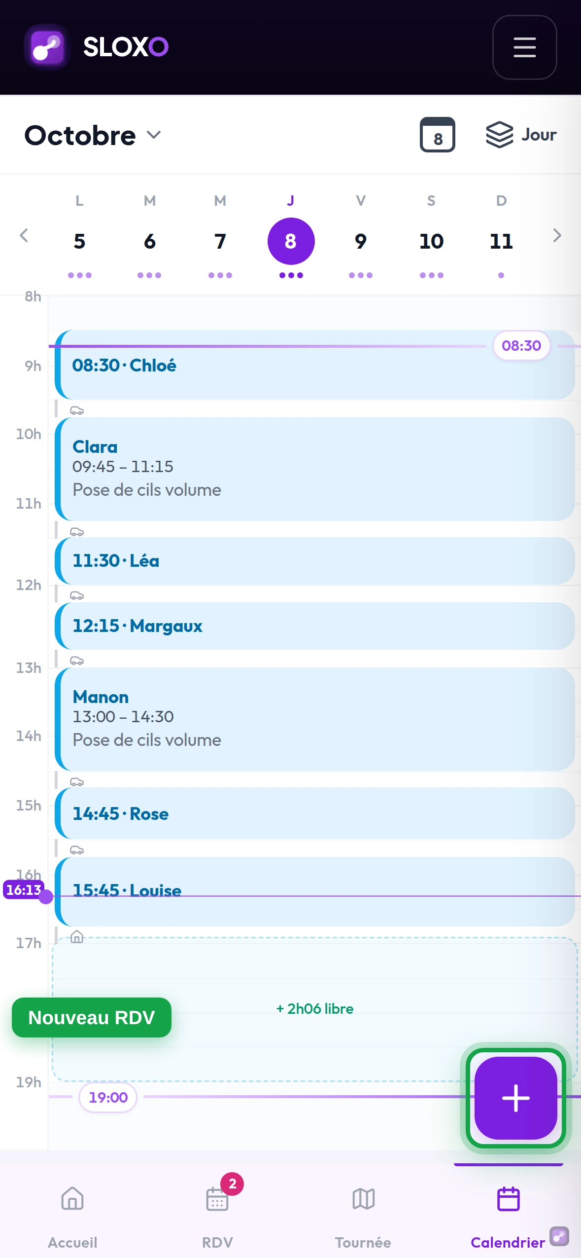 Sur téléphone, le bouton + en bas à droite du Calendrier, au-dessus de la barre de navigation